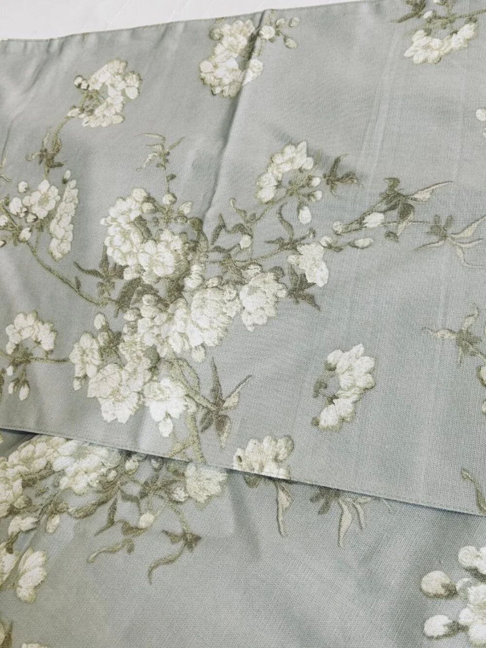 Calvin Klein Wild Blossom table runner sage green 100% cotton 15